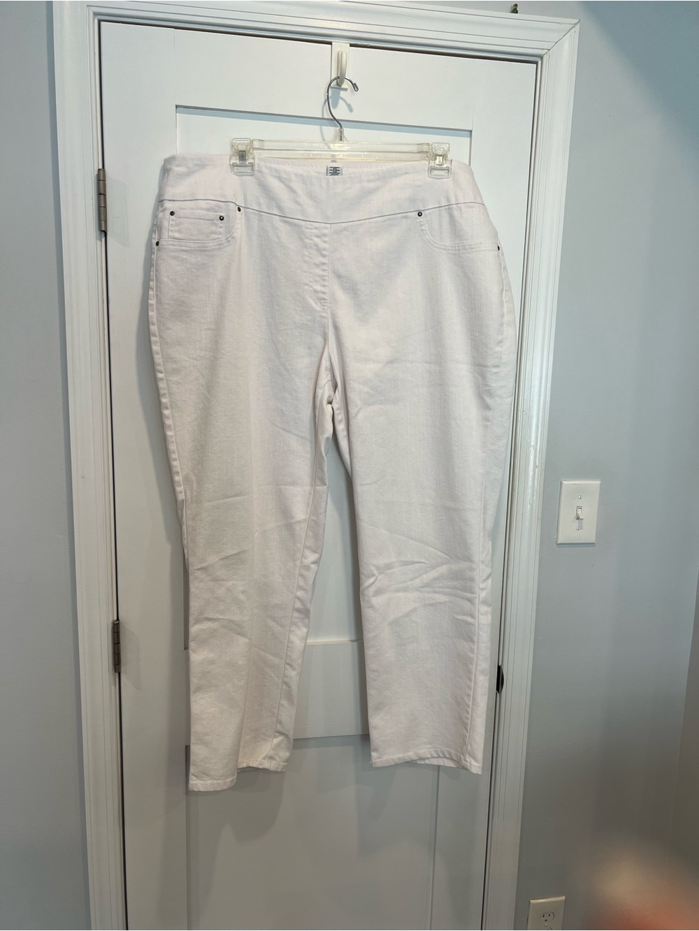Ruby Rd. Woman Pull-on Straight-Leg Pants in White